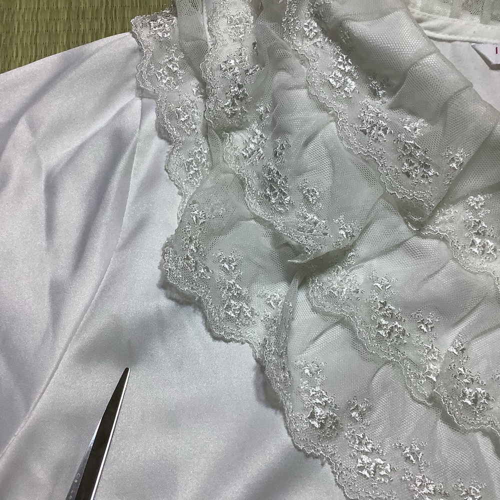 Elegant White Lace Nightgown - Picture 10 of 10